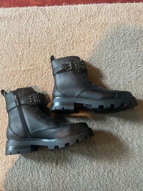 combat women’s boots size 8 brand new never worn, leather and man-made materials